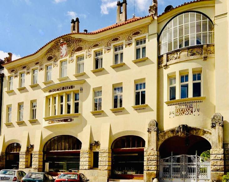 Hradec Kralove Hotel | Hotel Okresní Dům