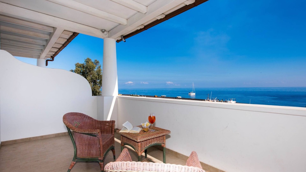 San Vincenzo Hotel | Hotel Ossidiana Stromboli Center