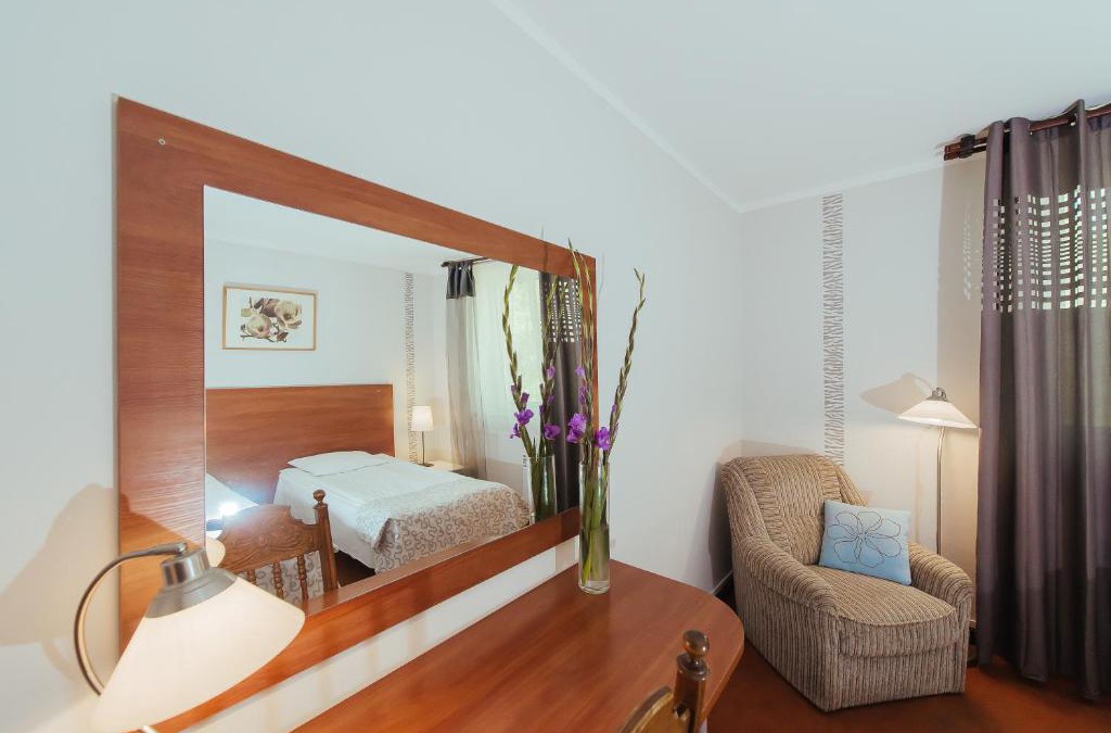 Osieck Hotel | Hotel Pod Sosnami
