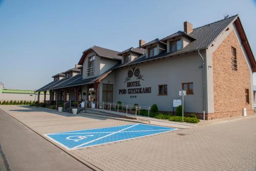 Kozmin Wielkopolski Hotel | Hotel Pod Szyszkami