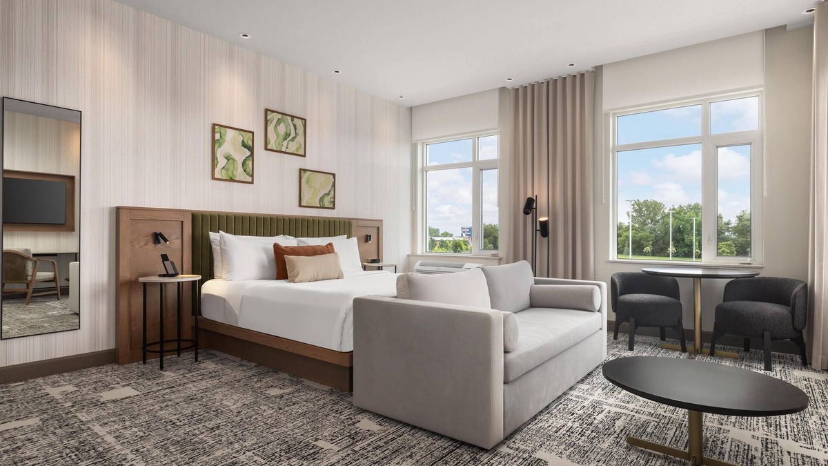 Cote-Des-Neiges—Notre-Dame-De-Grace Hotel | Hotel Railwayparc Montreal, Tapestry Collection By Hilton
