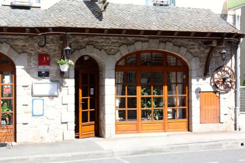 Entraygues-sur-Truyere Hotel | Hotel Restaurant des Deux Vallées