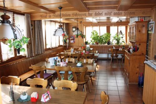 Hausernmoos Hotel | Hotel Restaurant Koi-Gartenteich