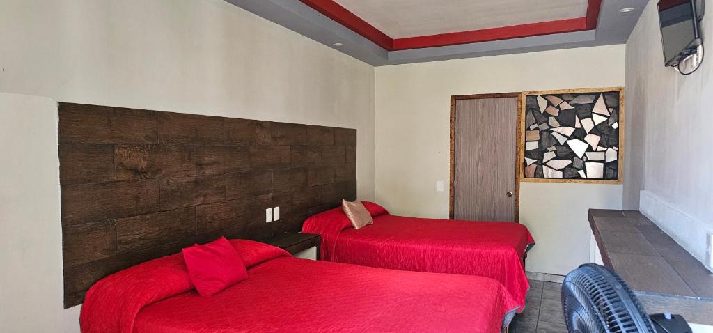 La Barca Hotel | HOTEL REVOLUCION