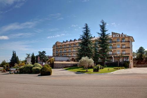 Barbastro Hotel | Hotel Rey Sancho Ramírez Somontano SL