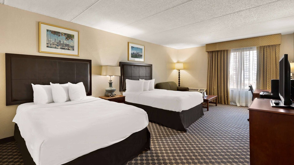 North Olmsted Hotel | Hotel RL Cleveland Airport West
