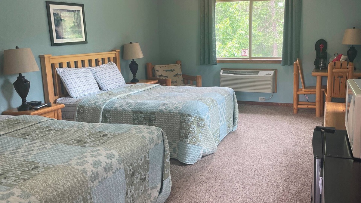 Jenkins Cabin | Hotel Room at Wildwedge RV Lodge