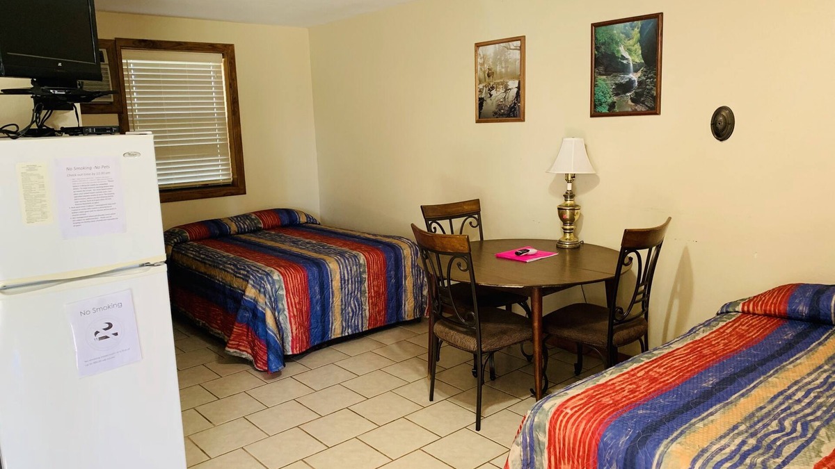 Milam Hotel | Hotel room on Toledo Bend Lake