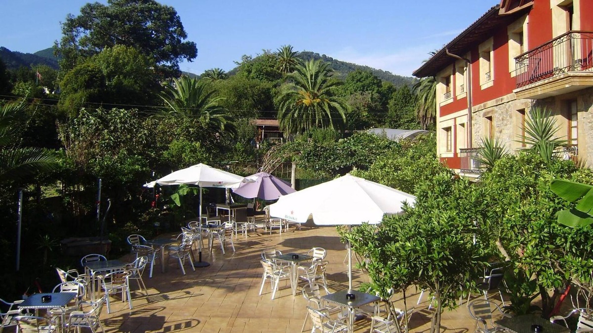 San Julian de Musques Hotel | Hotel Rural Las Palmeras Muskiz