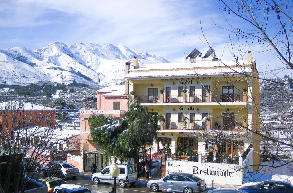 Castell de Castells Hotel | Hotel Rural Serrella