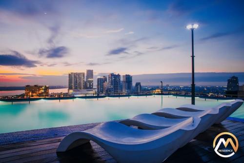 Chamkar Mon Apartment | Hotel Serviced Condo Unique Infinity Pool with Mekong River View
