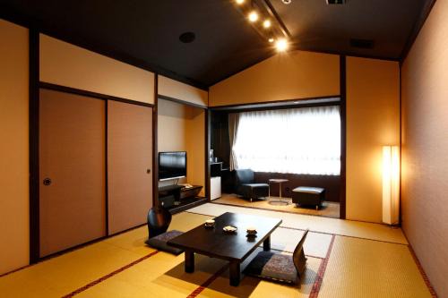 Hinagu Onsen Hotel | Hotel Shosenkaku Romankan
