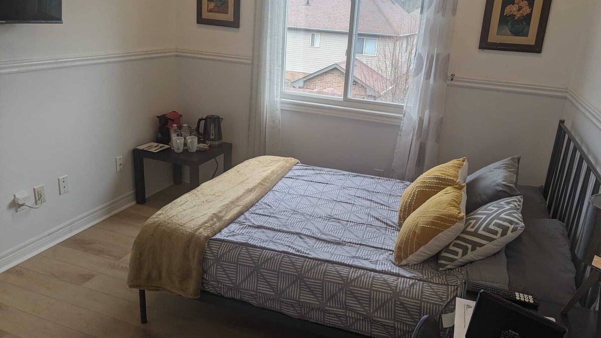 Guelph House | Hotel Style Bedroom and Bathroom