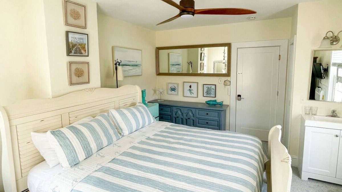 Beach Haven House | Hotel style room 300' from beach