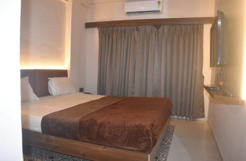 GIDC House | Hotel Ten