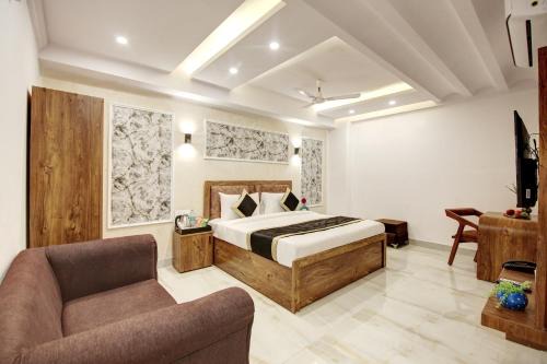 Vaishali Hotel | Hotel The Emporio Grand 5 Mints walking from Vaishali Metro Station