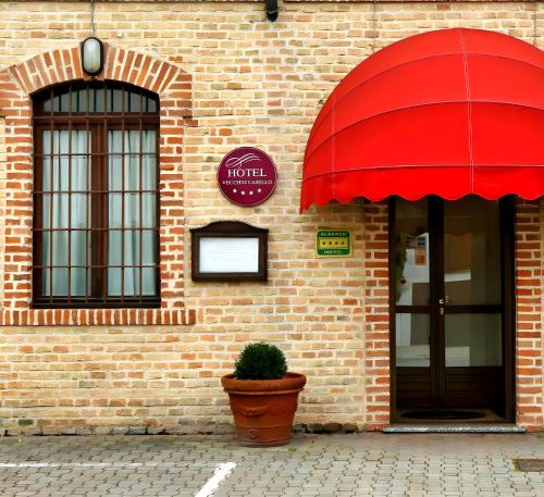 Castelleone Hotel | Hotel Vecchio Casello
