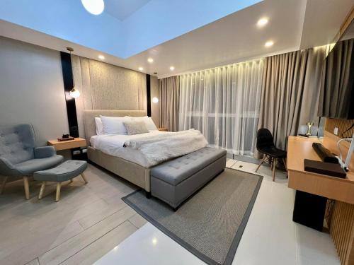 Bonifacio Global City Apartment | Hotel Vibe Condo at Uptown Parksuites BGC