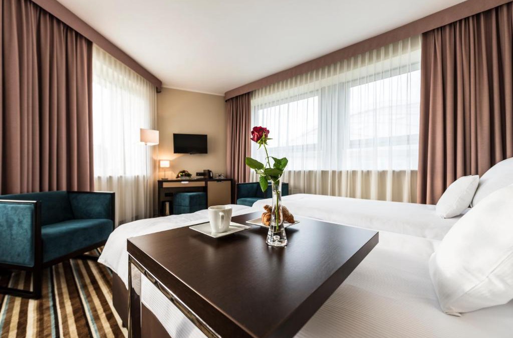 Pruszkow Hotel | Hotel Victor Pruszków DeSilva