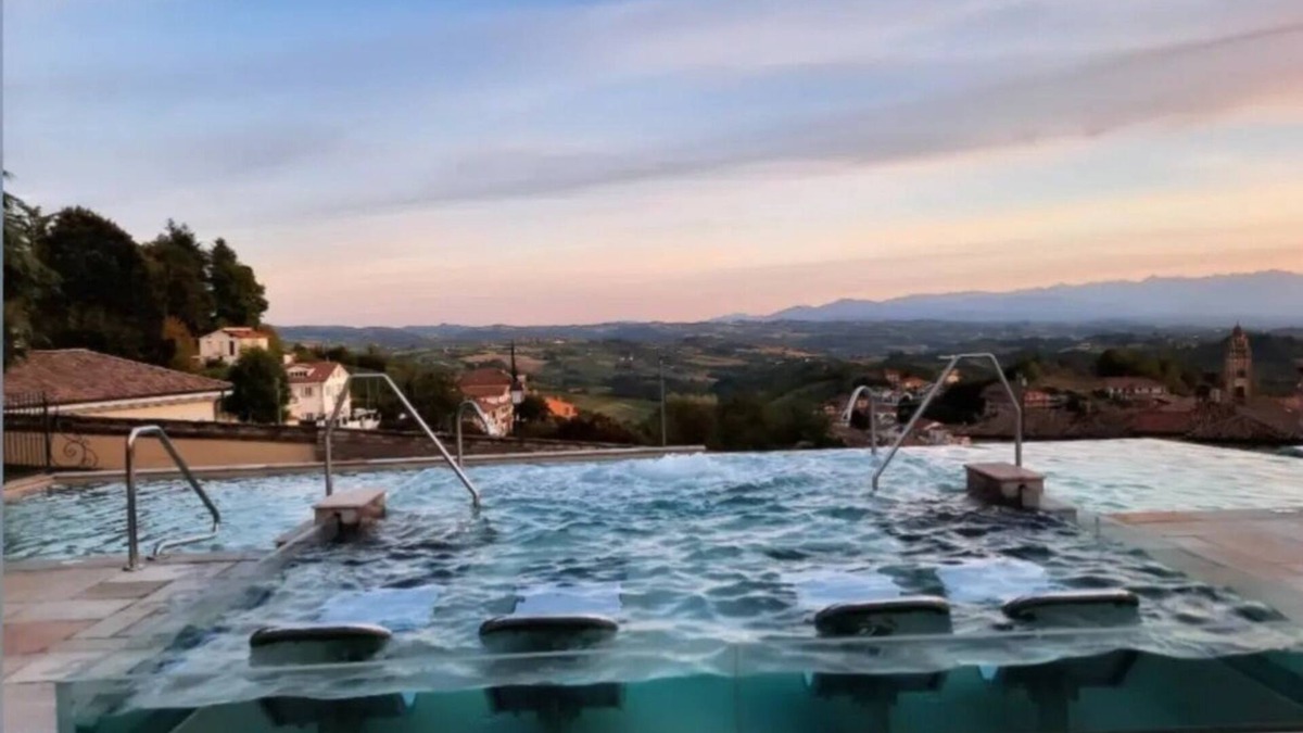 Monforte d'Alba Hotel | Hotel Villa Beccaris