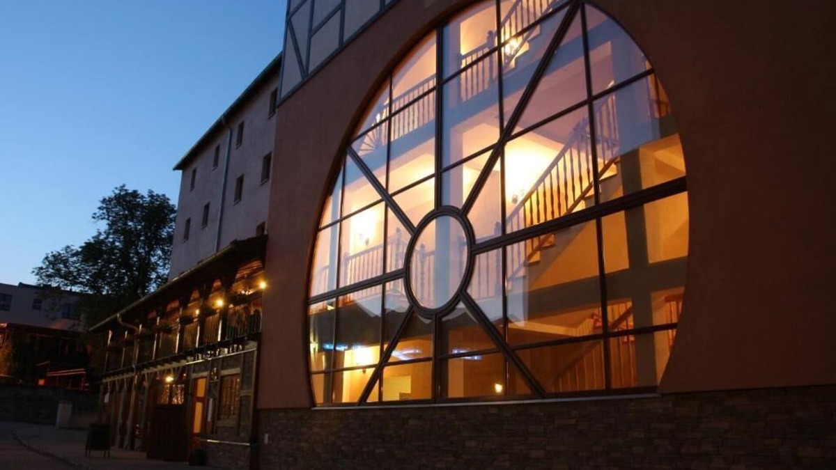 Krapkowice Hotel | Hotel Zamkowy Młyn
