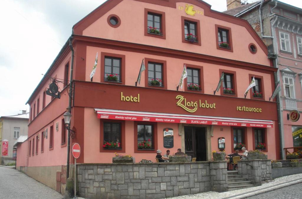 Kraliky Hotel | Hotel Zlatá Labuť