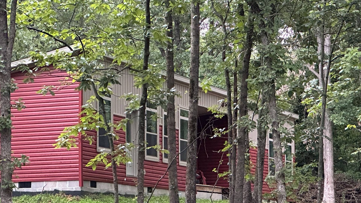 Eudora House | HOTELS R BORING! Minutes to SBU! 2b-2b!. Explore acres, bluffs, creek, trails!