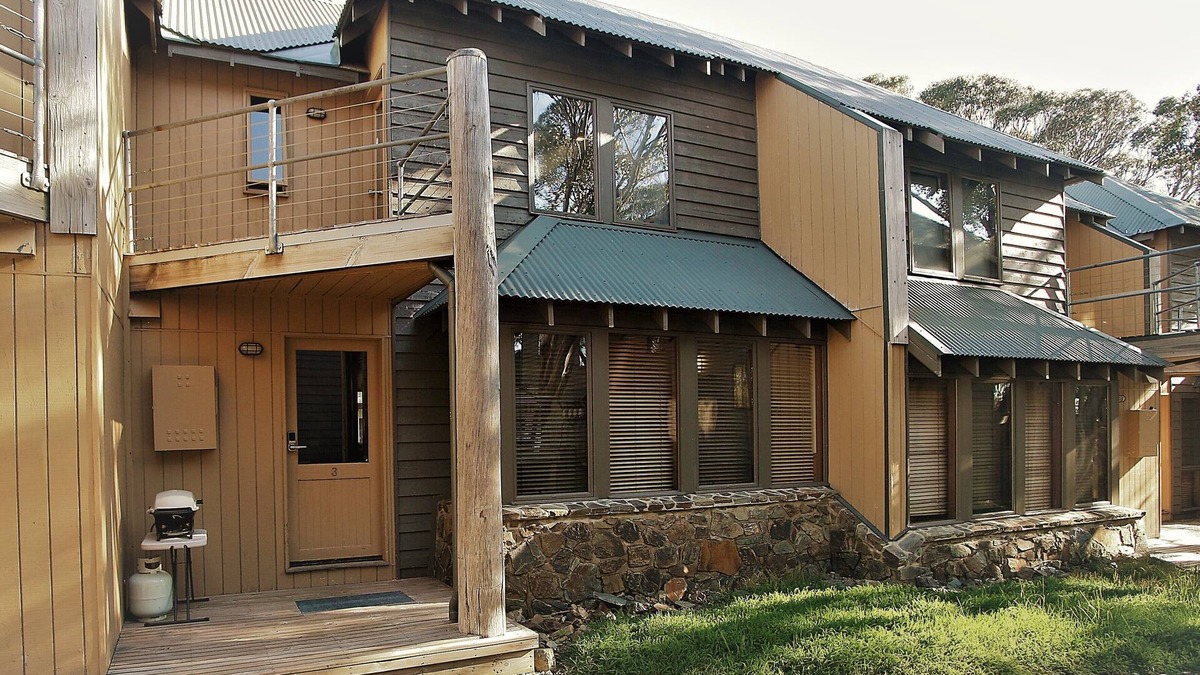 Hotham Heights Ski Chalet | Hotham Mountain Escape – Sun Run (Chalet #3).