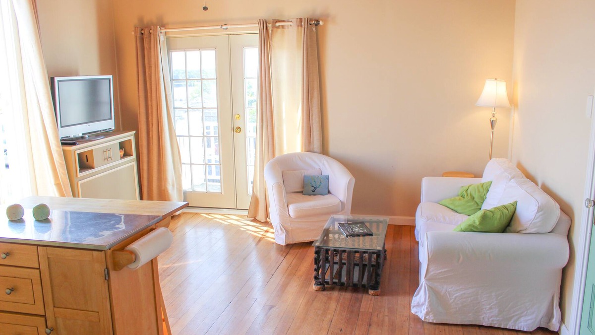Camp Ellis Condo | Hotsticks!