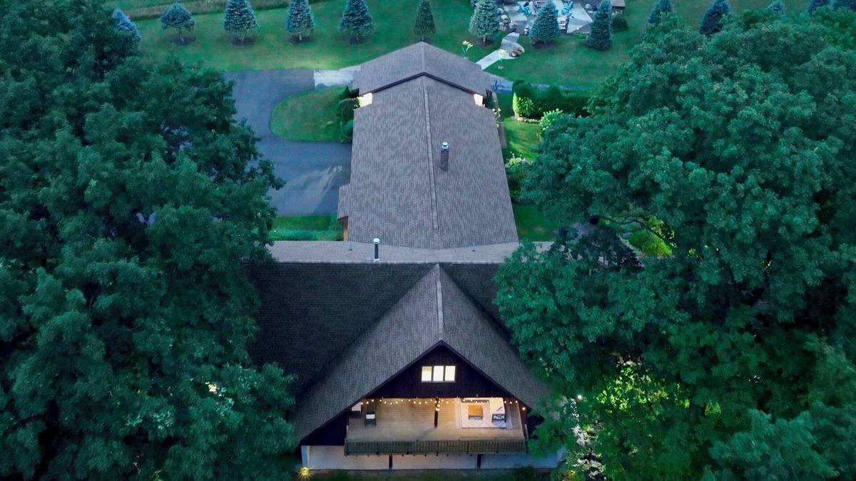 Scottsburg House | HotTub, FirePit & Deck Accs St .Parks!
