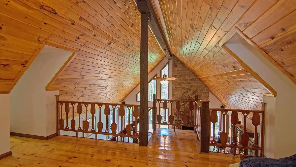 Valley Head Cabin | HotTub Fireplace W/D 15min to Snowshoe Skiing Hiking Canoeing Fishing