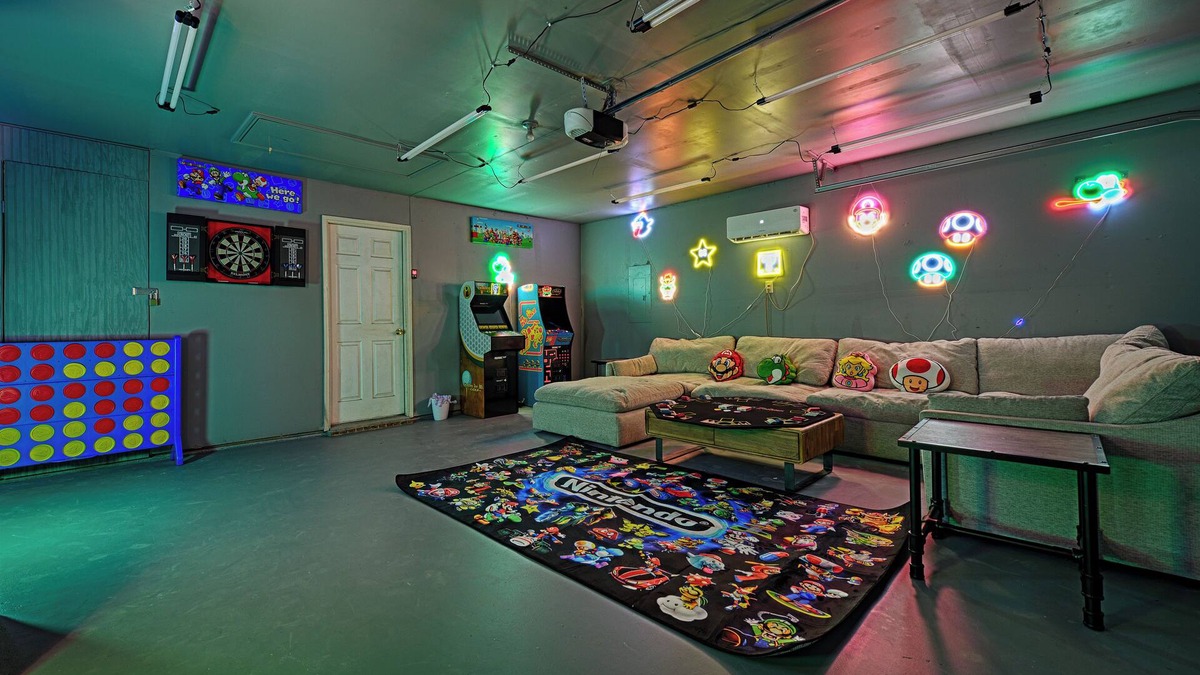 Burleson House | HotTub, GameRoom, 20Min to Dickies Arena, Firepit!