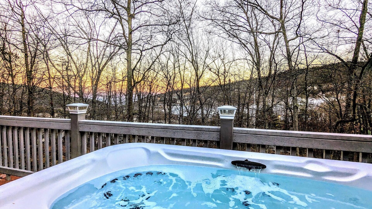 Keezletown House | HotTub,Location!YearRound:Ski Entr, Fmily Ctr. On Mountain Renovated 5BR 3.5BAEV