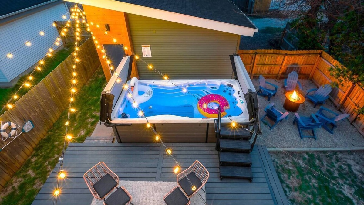 Indianapolis House | HotTub/Pool~Arcade Games~Fountain Sq~Great for groups~10 Min to Lucas Oil