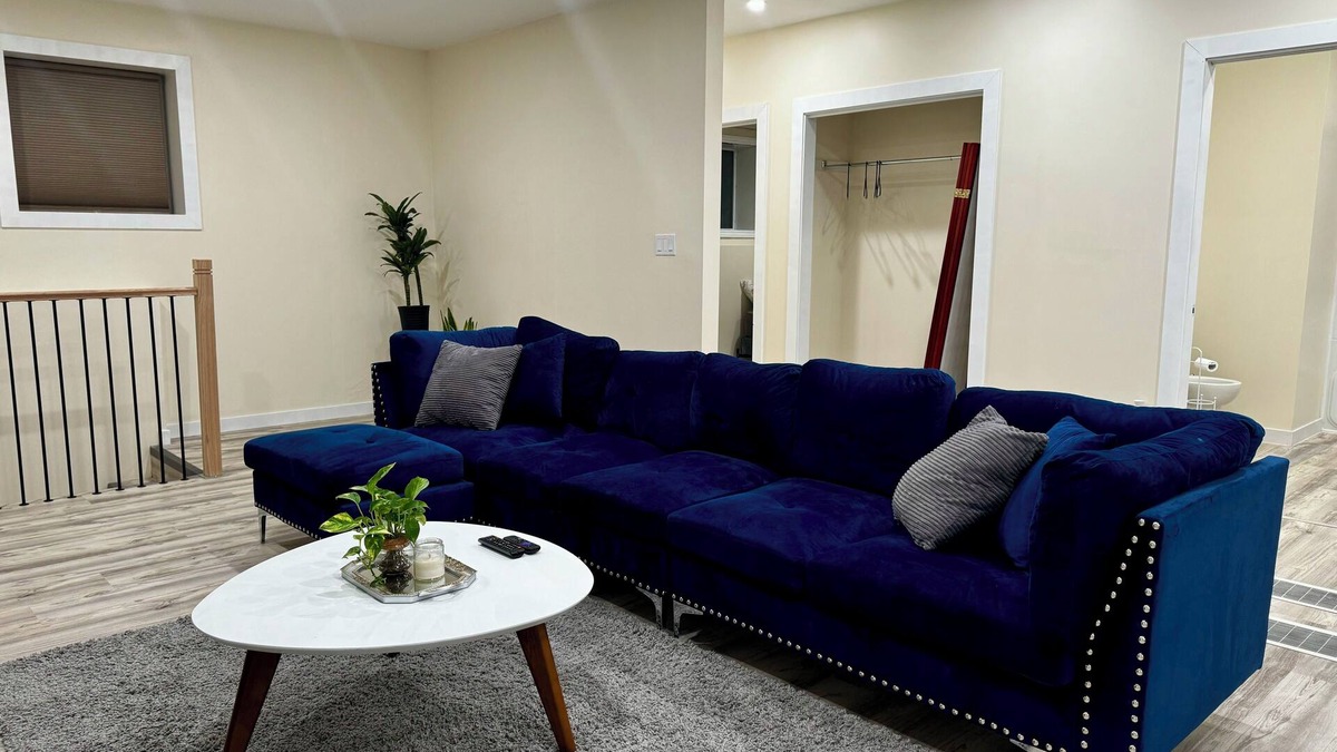 Sudbury Apartment | Hottub/Pool Table Getaway
