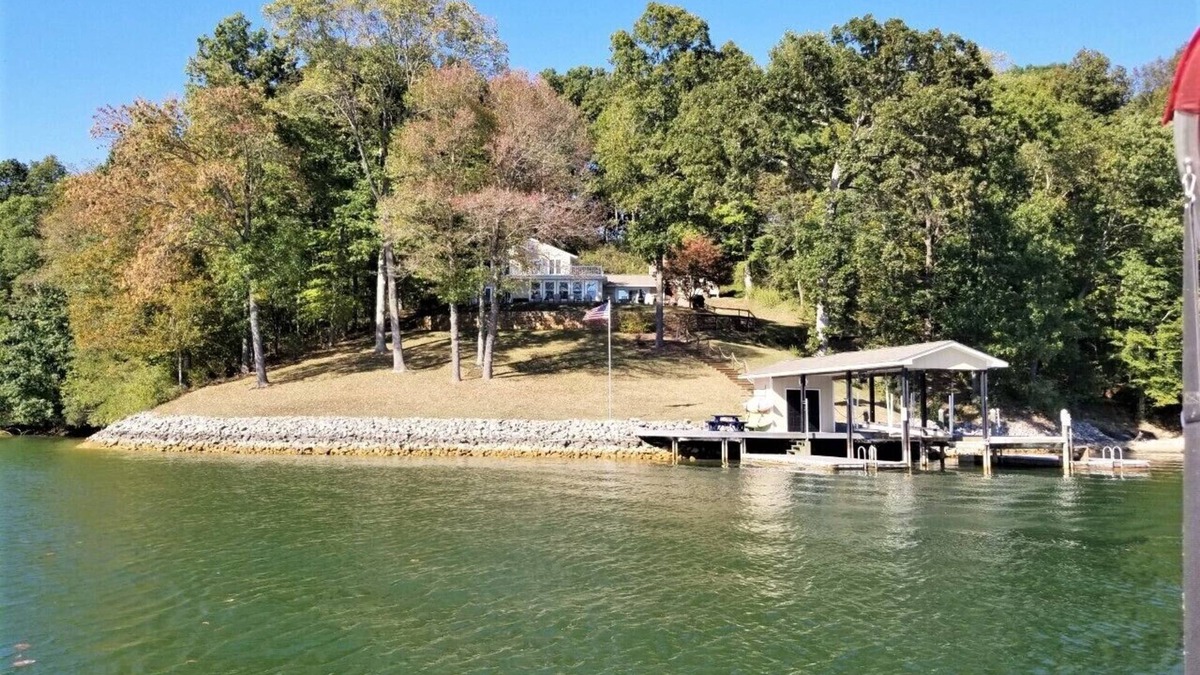 Goodview House | HotTub, Sauna, Paddle Boards, Kayaks, Firepit, Game Room, Linens, Scenic Point