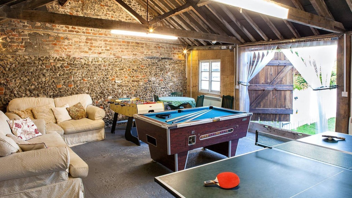 Walsingham Cottage | Houghton Farmhouse - sleeps 18 guests in 7 bedrooms