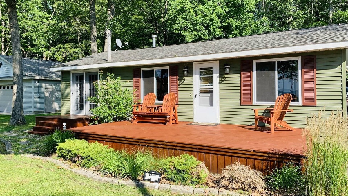 Prudenville Cottage | Houghton Hideaway with lake access and views