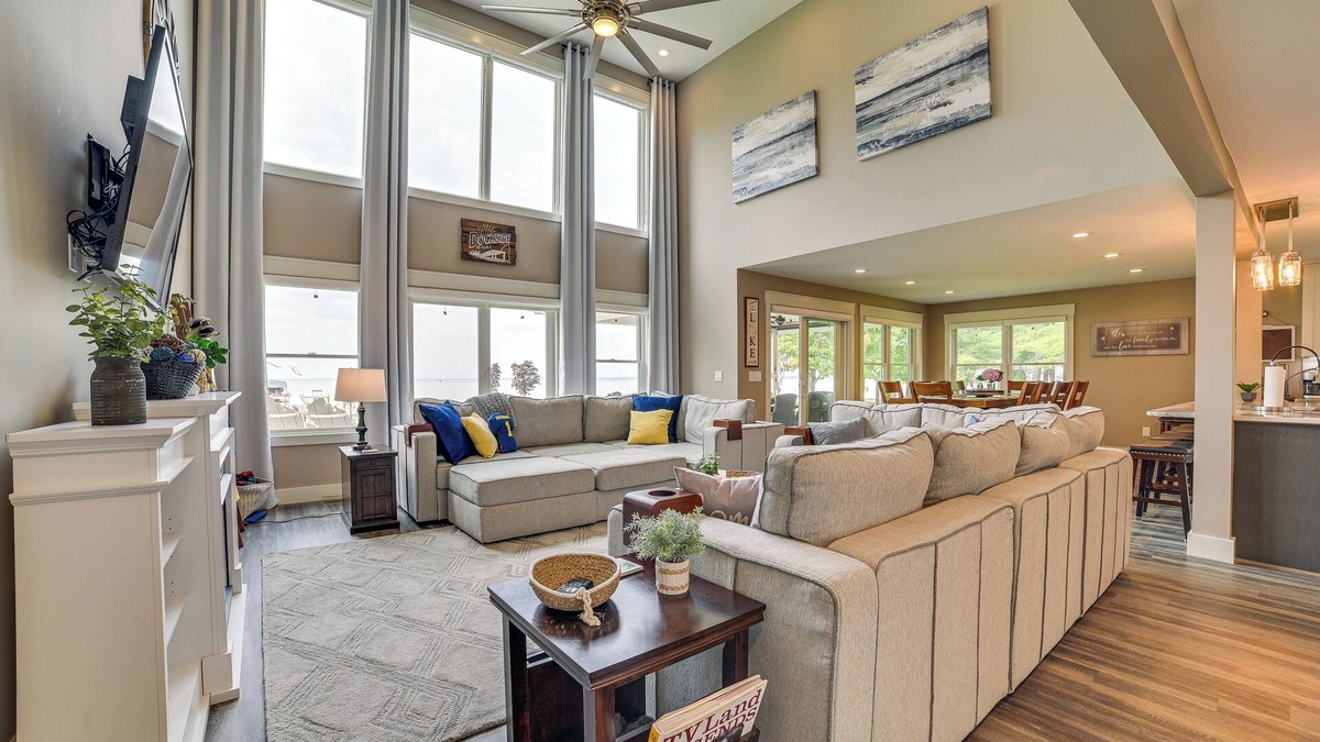 Houghton Lake House | Houghton Lake Home w/Private Dock + Kayaks!