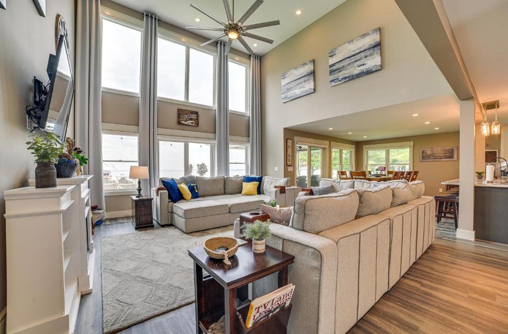 Houghton Lake House | Houghton Lake Home with Private Dock and Kayaks!