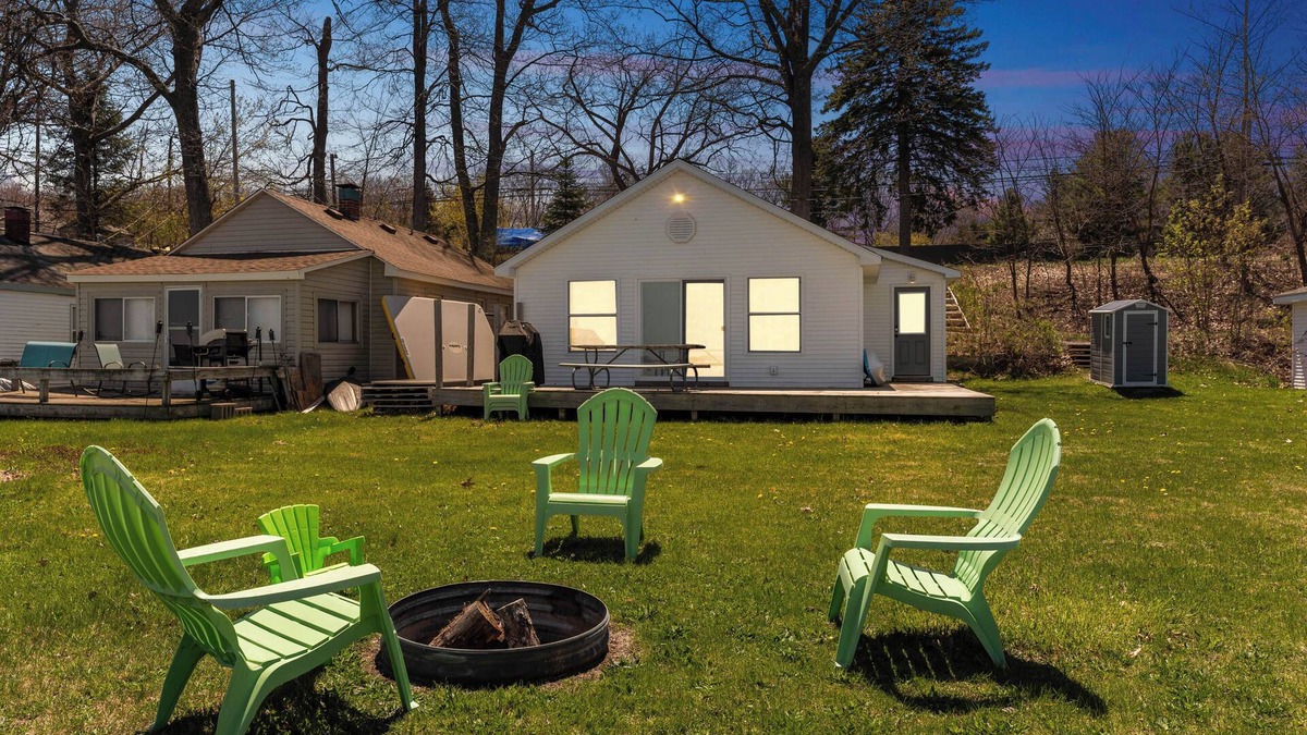 Houghton Lake Cottage | Houghton Lake Sunrise: Leaf Peeping and Lake Views—Fall Getaways at Houghton Lake!