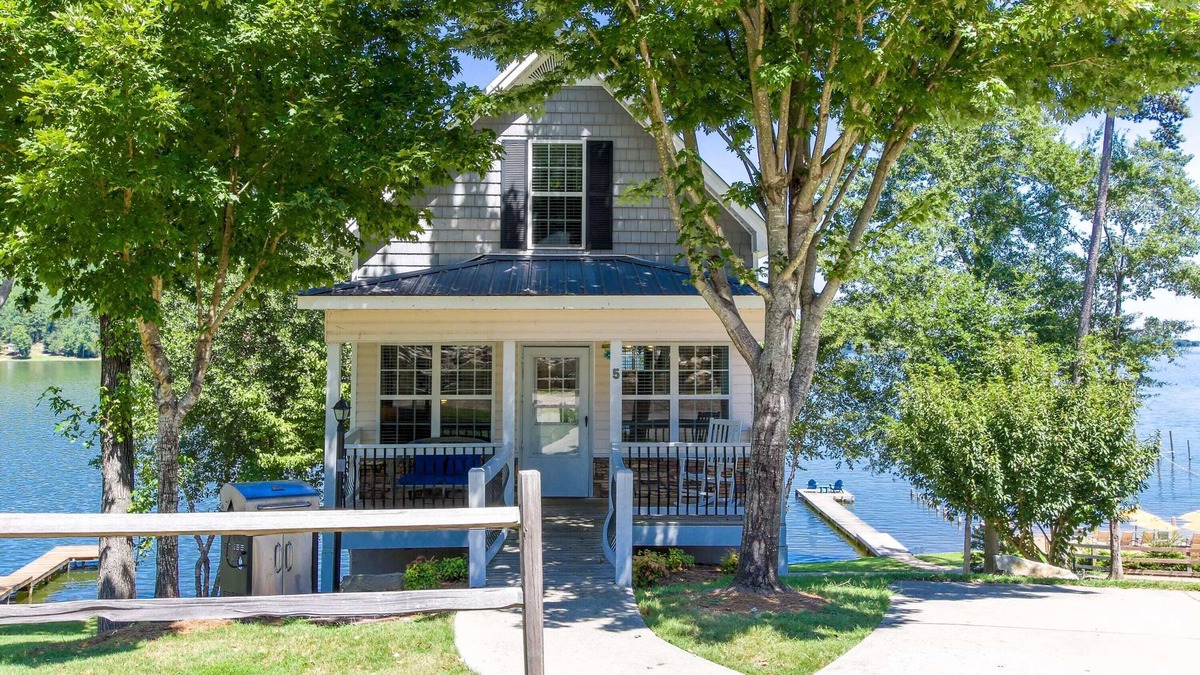 Leesburg House | House #05 Reel'M Inn (No Pets) Private Pier