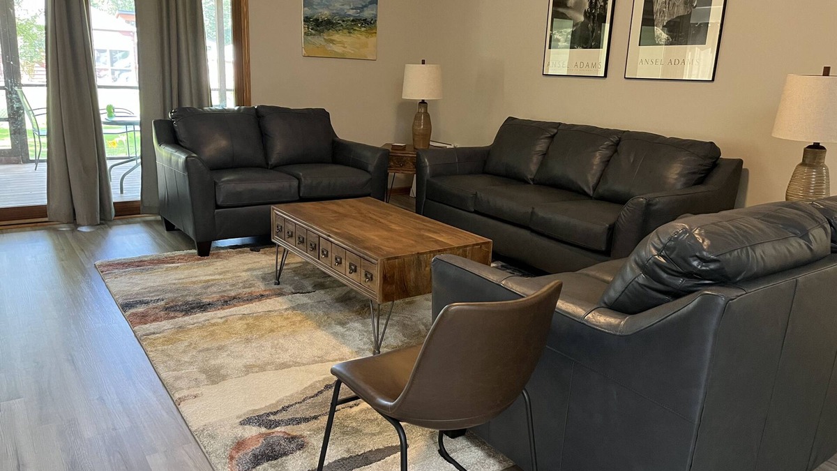 University Heights House | House 1/2 miles to Kinnick Stadium in University Heights