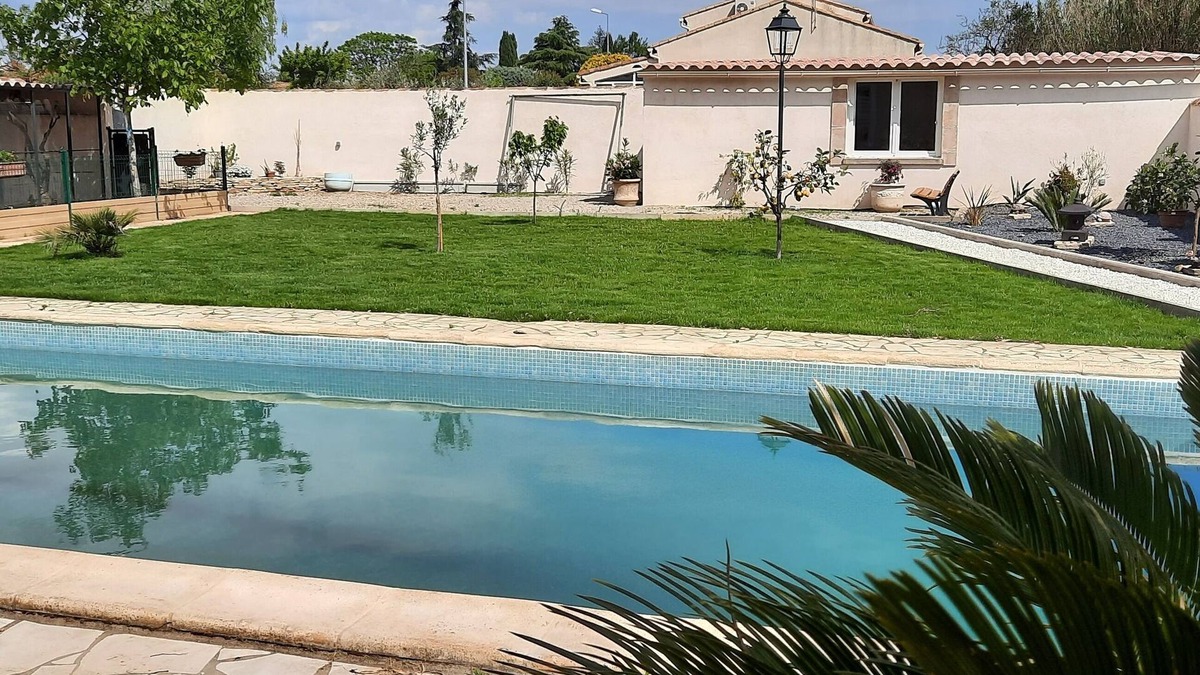 Aubord House | House 140m² with garden and pool