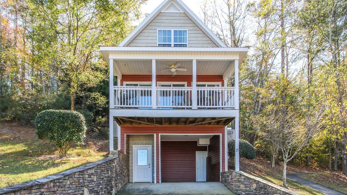 Leesburg House | House # 15 Lakin' it Easy (no pets) Lake View