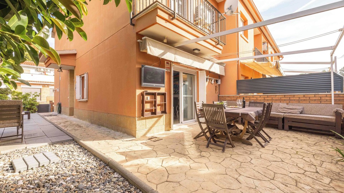 Miami Platja House | House 150 meters from the beach, swimming pool, barbecue and wallbox for electric cars.