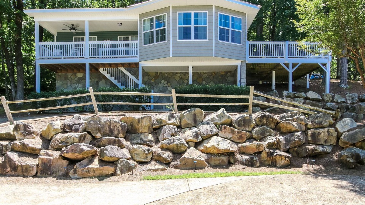 Leesburg House | House #17 On The Rocks (no pets) Lake View