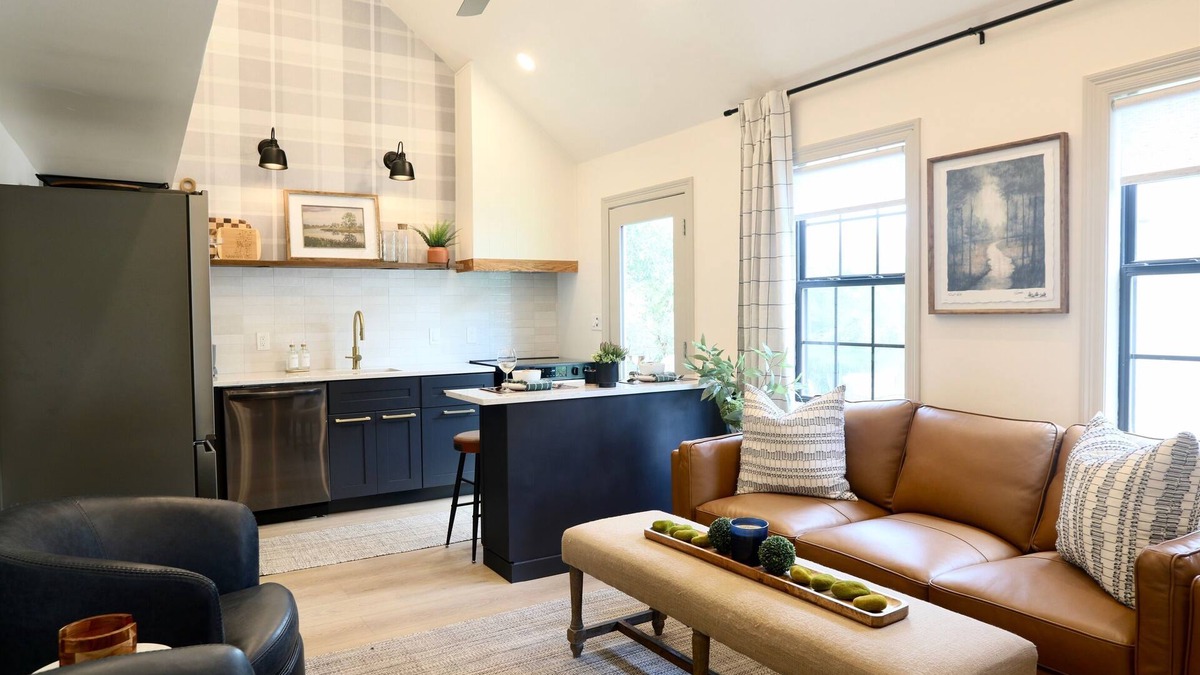Oxford House | House 2.6 miles from Ole Miss + 3 miles to The Square + King Beds + Remodeled