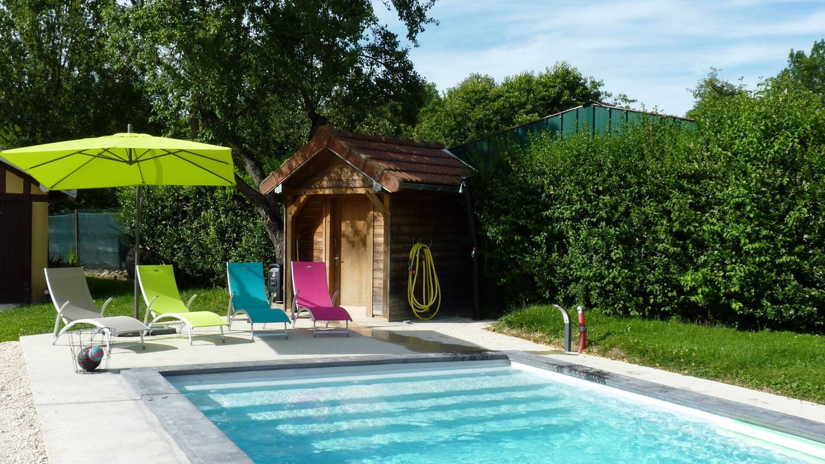 Bar-sur-Aube House | House 2 to 6 people in very beautiful park with private heated pool