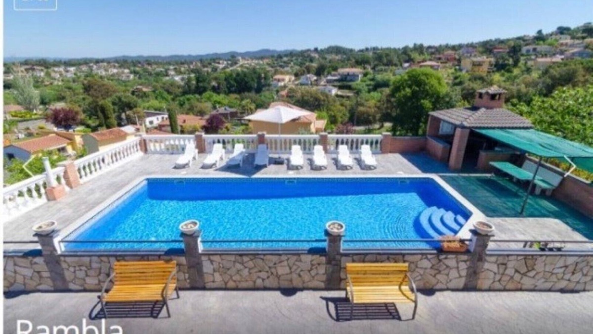 Mont Barbat House | HOUSE 270M2 TWO INDEPENDENT PLANTS POOL AND BARBECUE 8 ROOMS